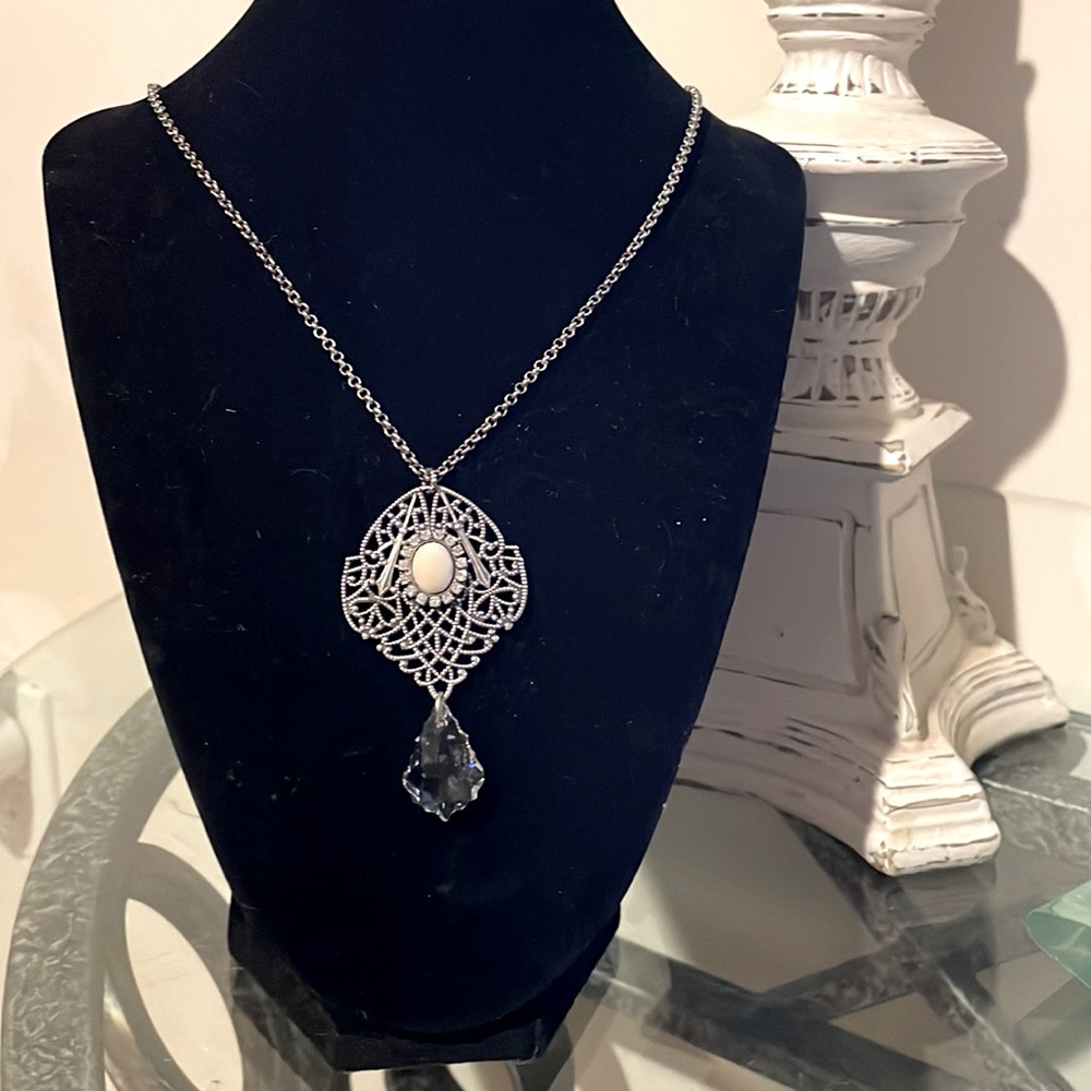 LIZ PALACIOS SWAROVSKI VINTAGE NECKLACE.